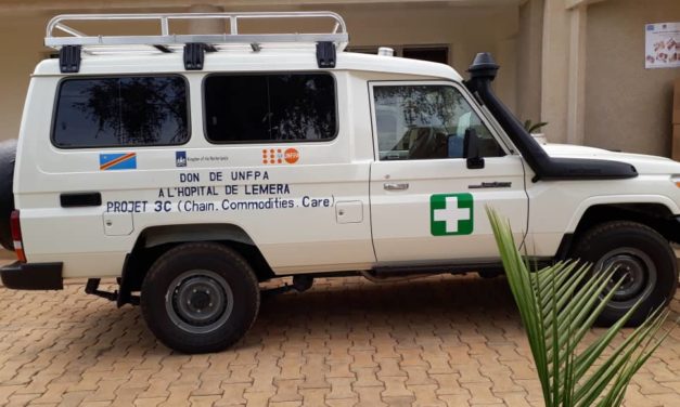 Projet 3C : L’UNFPA dote à l’Hôpital Général de Référence de Lemera d’une ambulance