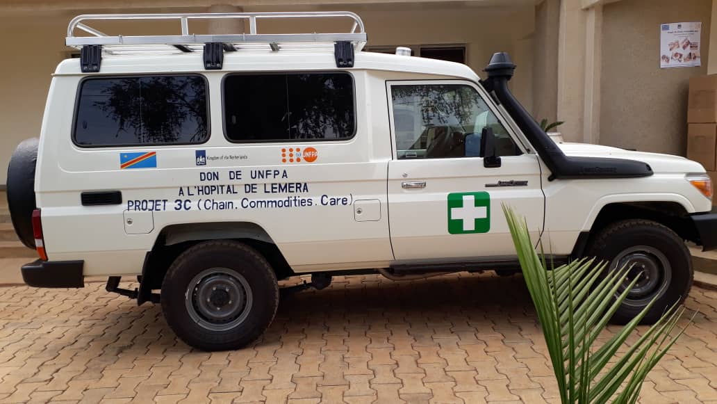 Projet 3C : L’UNFPA dote à l’Hôpital Général de Référence de Lemera d’une ambulance